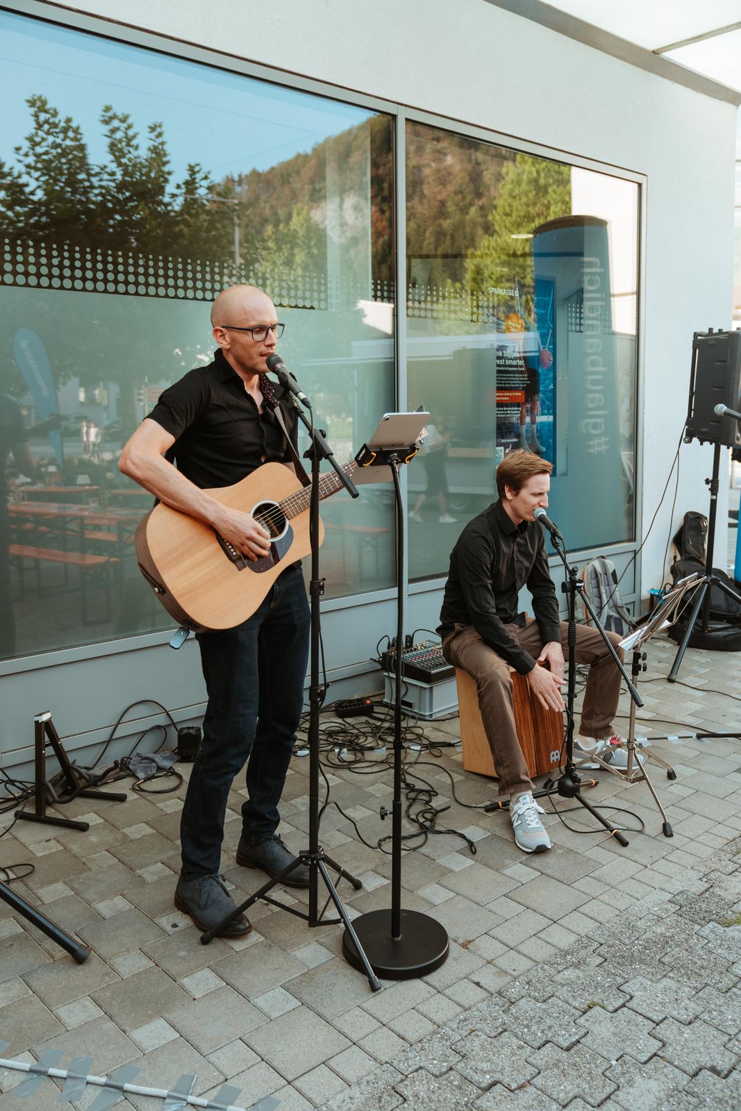 Gitarre und Cajon in Götzis