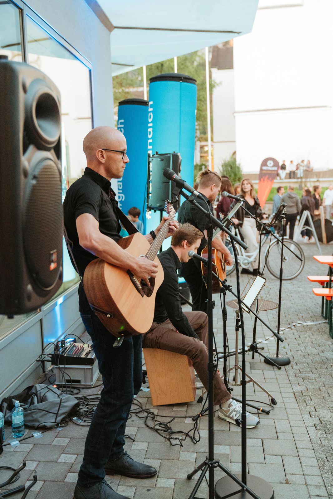 Gitarre und Cajon in Götzis
